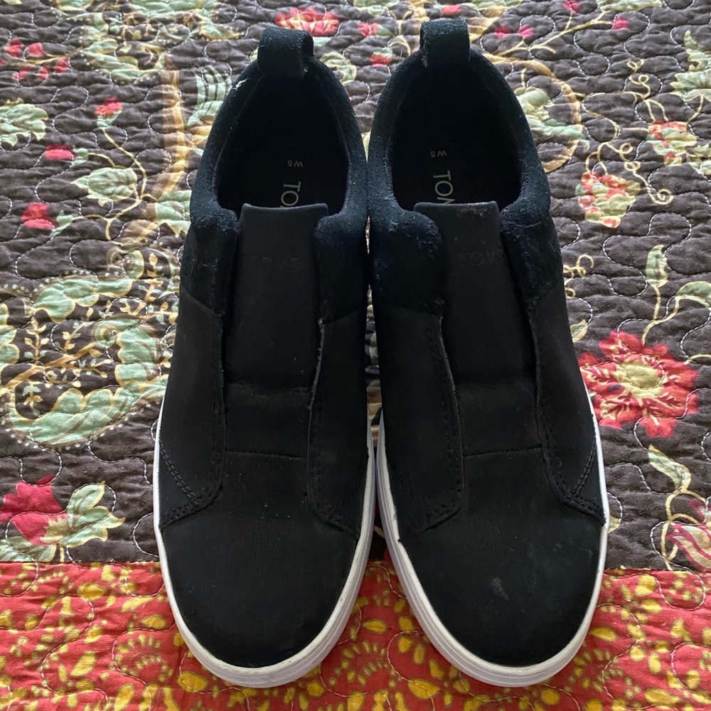Toms suede sneaker shoes
